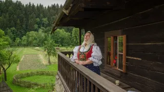 Za našima humny