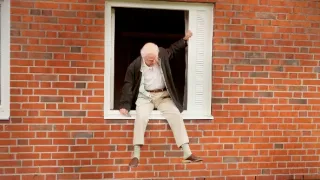 Stoletý stařík, který vylezl z okna a zmizel