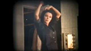 Joan Collinsová zblízka