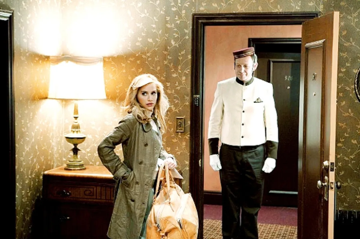 Izba oproti (Across the Hall), 2009 - fotogaléria