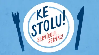 Ke stolu! Servíruje Servác!