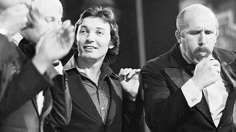 Zpívá Karel Gott