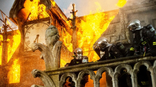 Notre-Dame v plameňoch