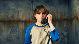 Černý telefon