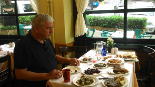 Vůně krétské kuchyně s Miroslavem Donutilem