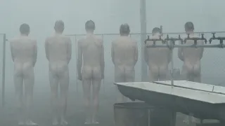 Nahý mezi vlky