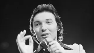 Zpívá Karel Gott