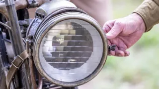 Klenoty s vůní benzinu II (4/9)