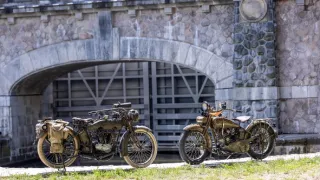 Klenoty s vůní benzinu II (4/9)