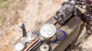 Klenoty s vůní benzinu II (4/9)