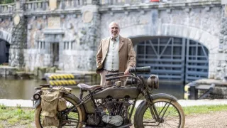 Klenoty s vůní benzinu II (4/9)