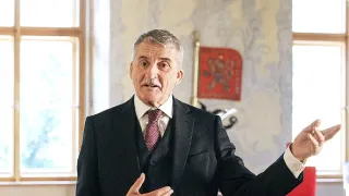 Modré stíny (3/4)