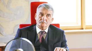 Modré stíny (3/4)