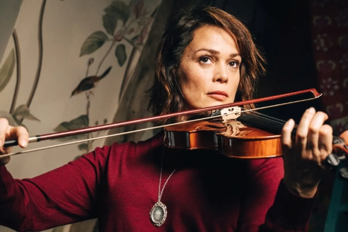 Slečna Holmesová (Mademoiselle Holmes), 2024 - fotogaléria