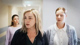 V zovretí (8)