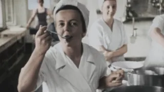 Apokalypsa: Hitler míří na východ (2/2)