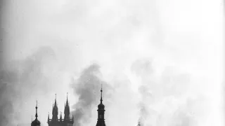 Němci měli tanky, Češi barikády