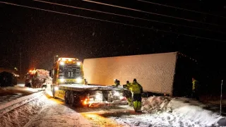 Záchrana na zledovatělé silnici VI (5)
