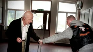 Stoletý stařík, který vylezl z okna a zmizel