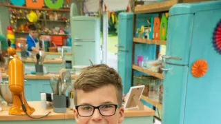 Peče celá Británie Junior IX