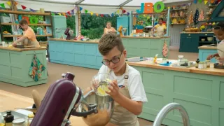 Peče celá Británie Junior IX