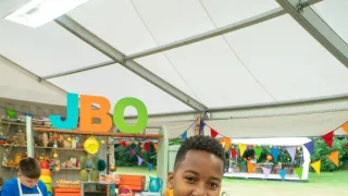 Peče celá Británie Junior IX