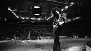 Queen: Rock The World