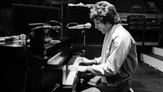 Queen: Rock The World