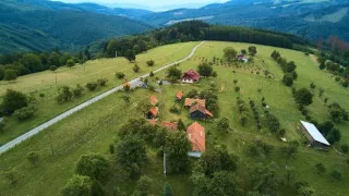 Pěšky hezky česky (1/2)