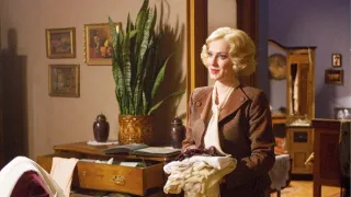 Devatenáct klavírů