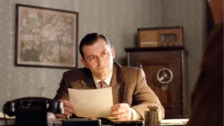 Devatenáct klavírů