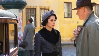 Devatenáct klavírů