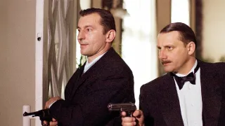 Devatenáct klavírů