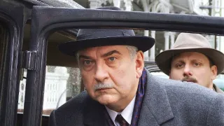 Devatenáct klavírů