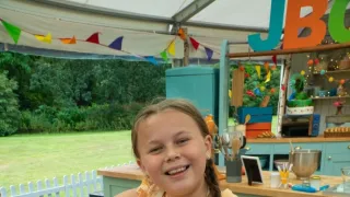 Peče celá Británie Junior IX