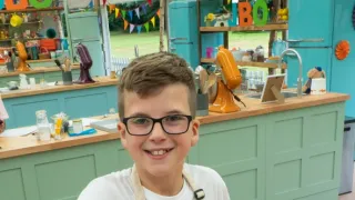 Peče celá Británie Junior IX