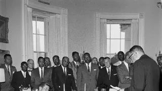 John F. Kennedy: Muž a mýtus (2/2)