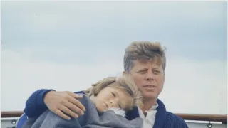 John F. Kennedy: Muž a mýtus (2/2)