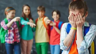 Útočníci na školách