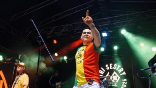 Tři sestry: 40 let na scéně