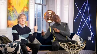 Idris Elba zpovídá Paula McCartneyho