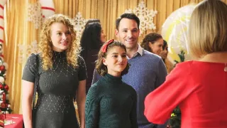 Nelíbej muže ve vánočním svetru