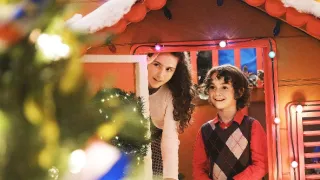 Nelíbej muže ve vánočním svetru