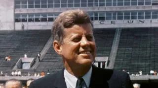 John F. Kennedy: Muž a mýtus (2/2)