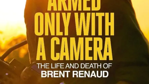 Ozbrojen objektivem: Život a smrt Brenta Renauda