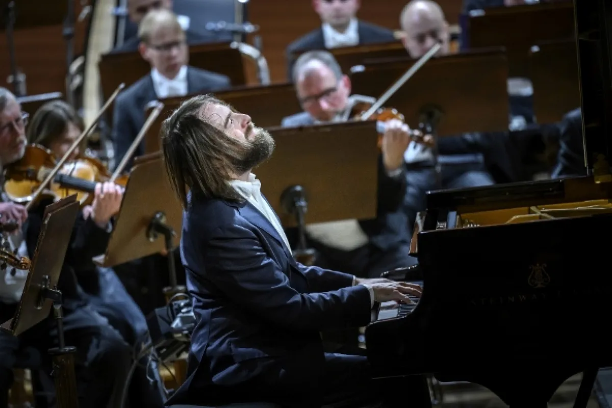 Jakub Hrůša diriguje Skrjabina a Suka, 2023 - fotogaléria