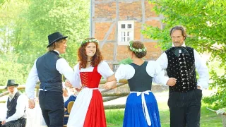 Stolečku, prostři se!