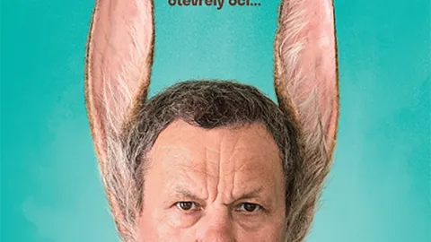 Muž so zajačími ušami