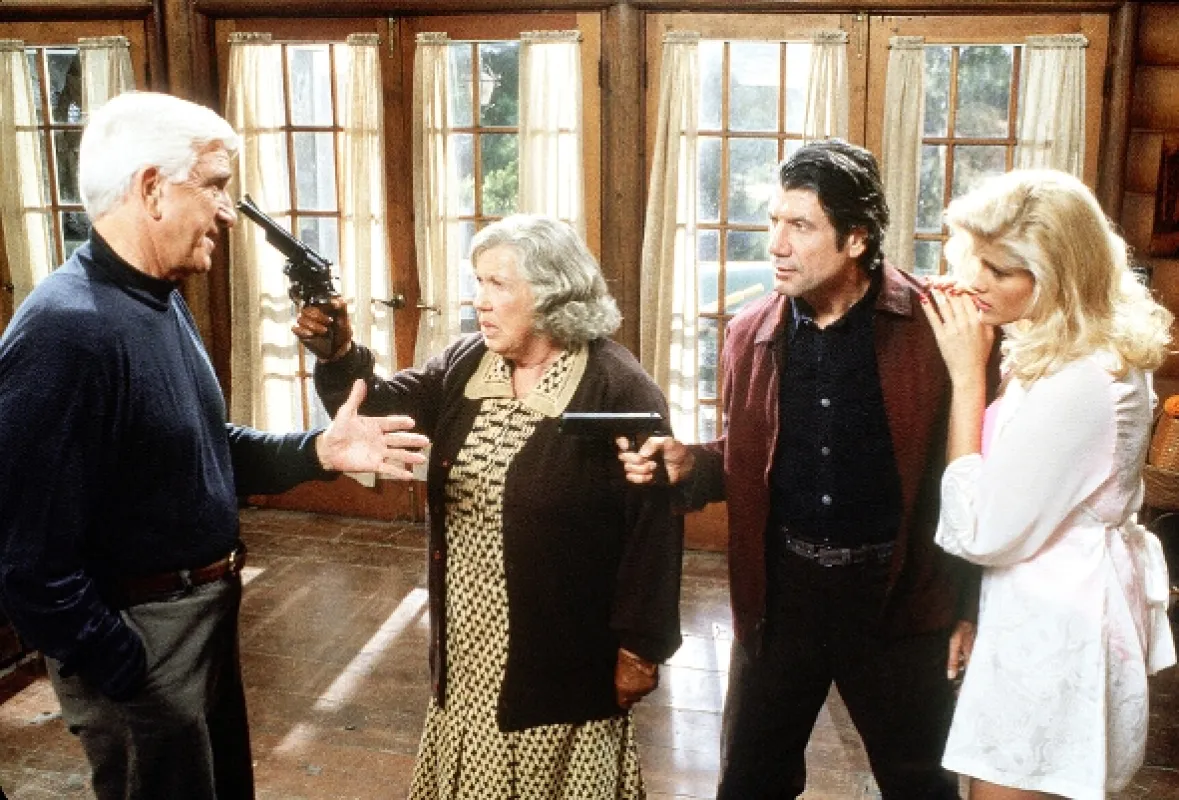 Bláznivá střela 33 1/3: Poslední trapas (Naked Gun 33 1/3: The Final Insult), 1994 - fotogaléria