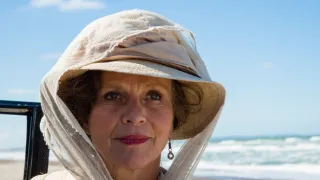 Hotel na pobřeží (2/33)